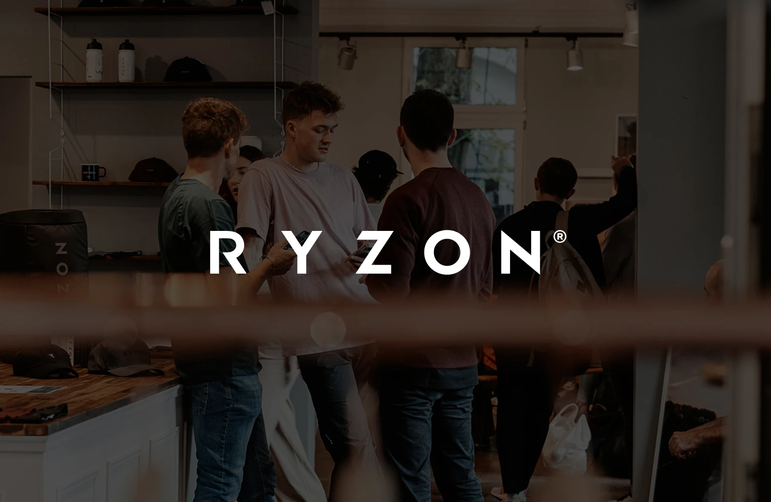 Ryzon Flagship Store mit Community im Verkaufsraum
