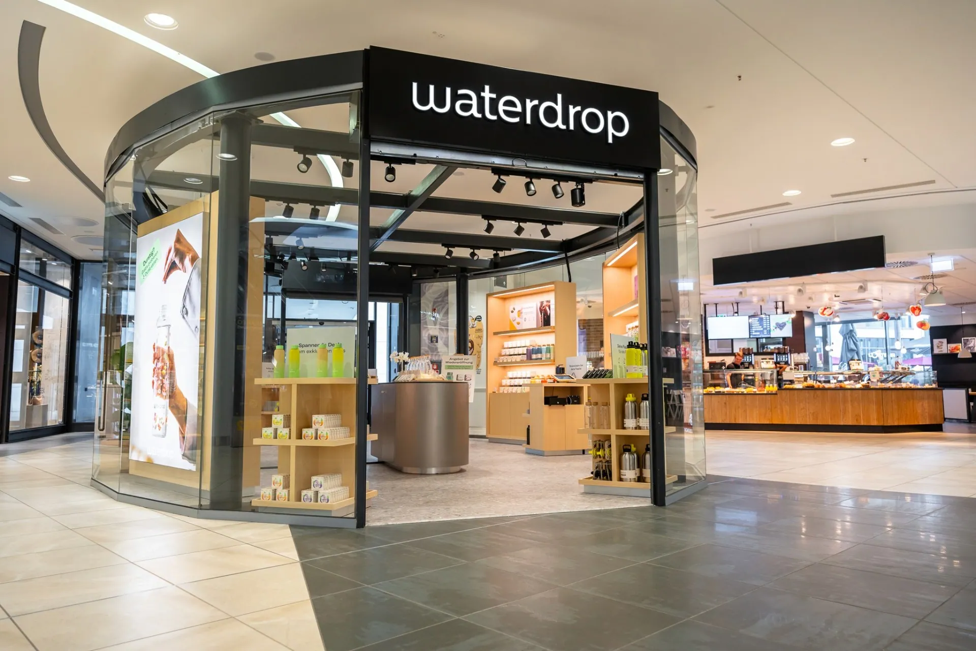waterdrop Store-Eingang in einem österreichischen Einkaufszentrum